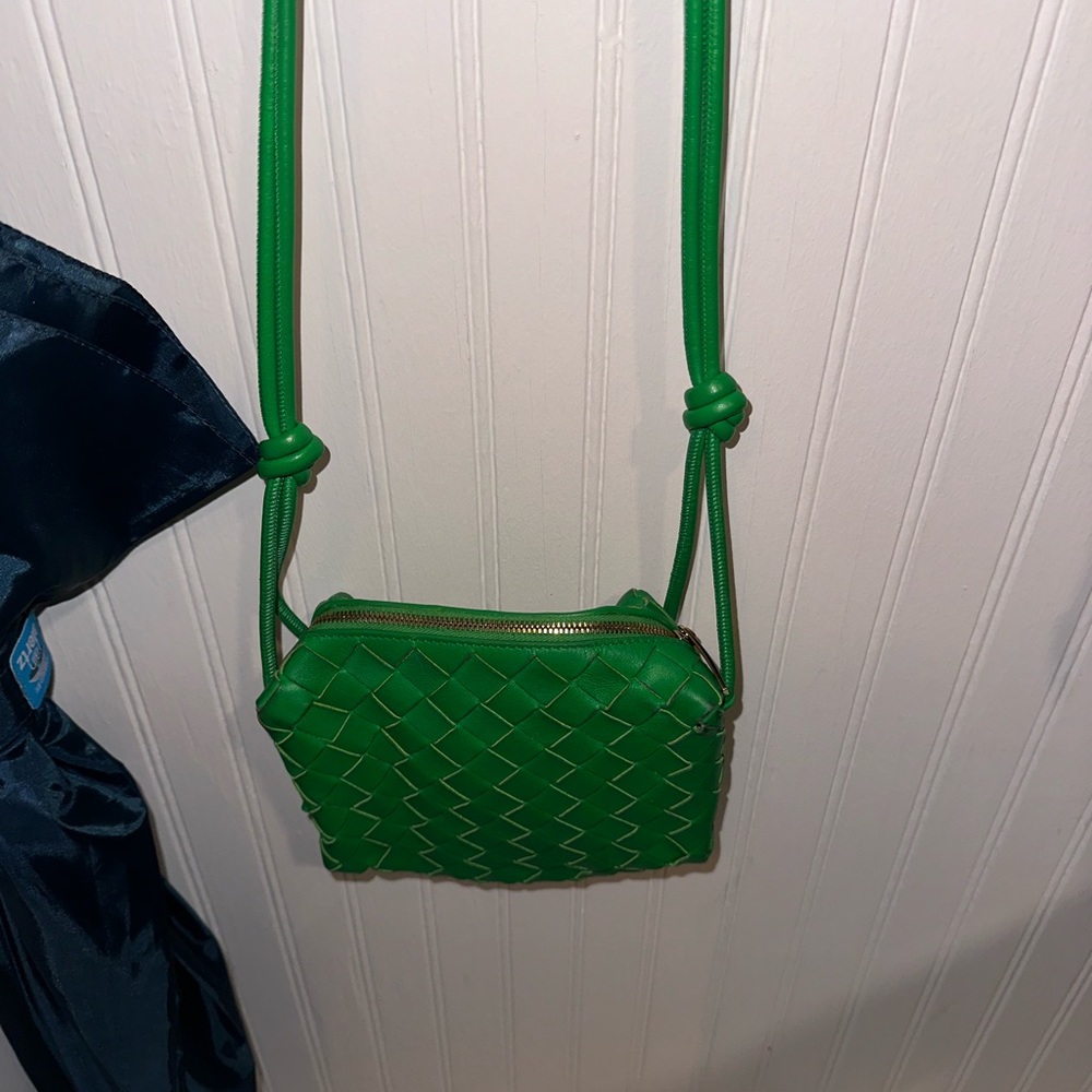 Bottega Veneta Kelly Green Loop Mini Leather Shoulder Bag - Picture 2 of 8